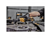Аккумуляторный угловой гайковерт DEWALT, 18 В, с трещоткой, 95 Нм, 250 об/мин, с АКБ 2 Ач и ЗУ, в сумке, DCF512D1