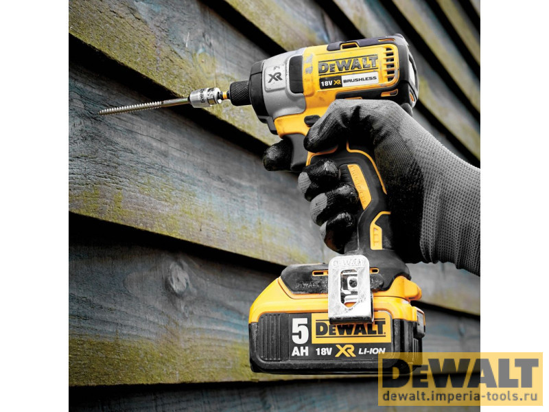 Аккумуляторный бесщеточный шуруповерт DeWALT DCF887M1, 18 В, с АКБ и ЗУ, в кейсе Аккумуляторный бесщеточный шуруповерт DeWALT DCF887M1, 18 В, с АКБ и ЗУ, в кейсе