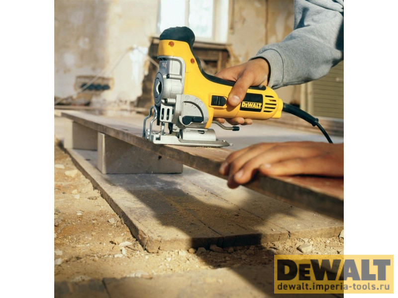 Лобзик с корпусной рукояткой DEWALT DW333KT, 701 Вт, в кейсе