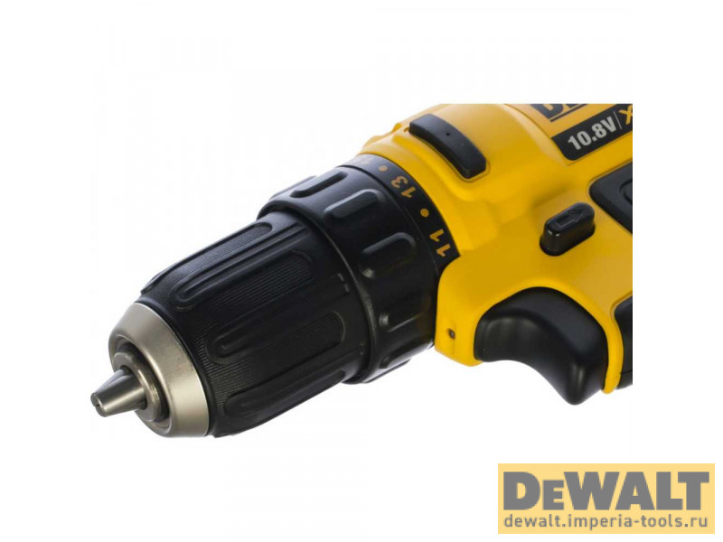 Аккумуляторная компактная безударная дрель-шуруповерт DeWALT DCD710C2, 180 Вт, 10.8 (12) В, XR Аккумуляторная компактная безударная дрель-шуруповерт DeWALT DCD710C2, 180 Вт, 10.8 (12) В, XR