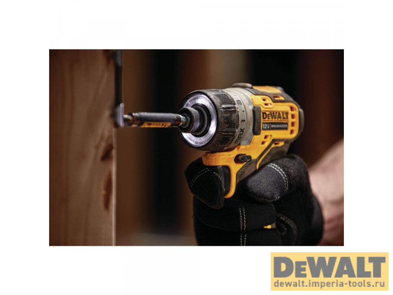 Аккумуляторный бесщеточный шуруповерт DeWALT, 12 В, 8 Нм, 1100 об/мин, с 2 АКБ 5 Ач и ЗУ, в кейсе, DCF601D2 Аккумуляторный бесщеточный шуруповерт DeWALT, 12 В, 8 Нм, 1100 об/мин, с 2 АКБ 5 Ач и ЗУ, в кейсе, DCF601D2
