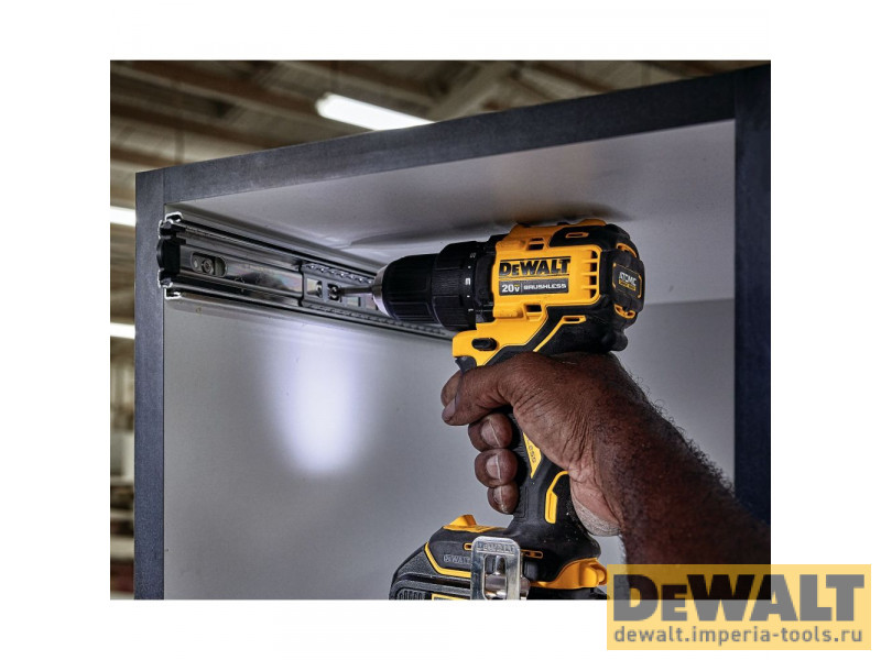Аккумуляторная бесщеточная дрель-шуруповерт DeWALT, 18 В, 1650 об/мин, с 2 АКБ 1.5 Ач и ЗУ, в кейсе TSTAK, DCD708S2T