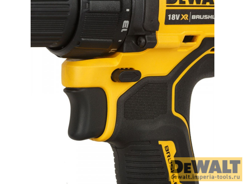 Аккумуляторная бесщеточная дрель-шуруповерт DeWALT, 18 В, 1650 об/мин, с 2 АКБ 1.5 Ач и ЗУ, в кейсе TSTAK, DCD708S2T
