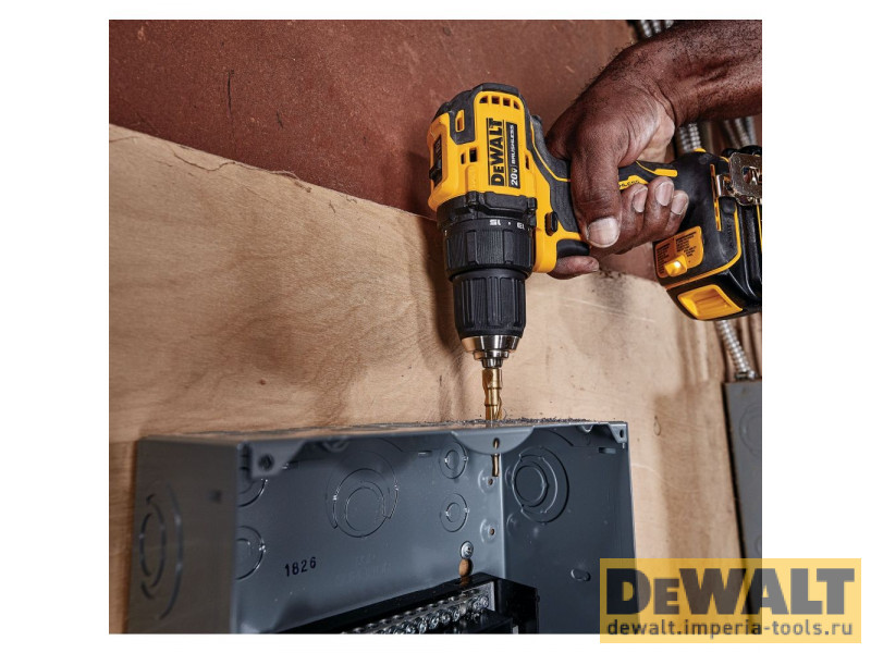 Аккумуляторная бесщеточная дрель-шуруповерт DeWALT, 18 В, 1650 об/мин, с 2 АКБ 1.5 Ач и ЗУ, в кейсе TSTAK, DCD708S2T