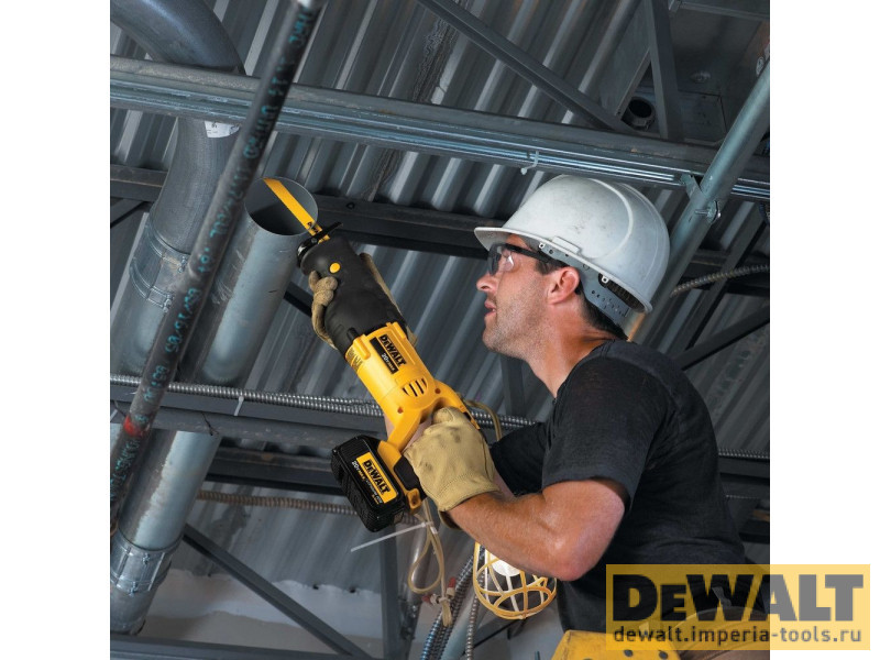 Аккумуляторная сабельная пила DeWALT, 18 В, 2950 ход/мин, c 2 АКБ 4 Ач и ЗУ, в кейсе, DCS380M2 Аккумуляторная сабельная пила DeWALT, 18 В, 2950 ход/мин, c 2 АКБ 4 Ач и ЗУ, в кейсе, DCS380M2