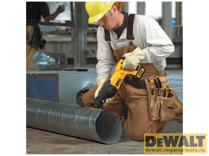 Аккумуляторная сабельная пила DeWALT, 18 В, 2950 ход/мин, c 2 АКБ 4 Ач и ЗУ, в кейсе, DCS380M2 Аккумуляторная сабельная пила DeWALT, 18 В, 2950 ход/мин, c 2 АКБ 4 Ач и ЗУ, в кейсе, DCS380M2