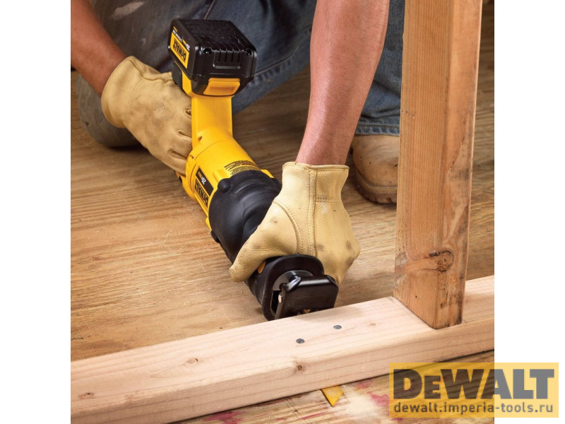 Аккумуляторная сабельная пила DeWALT, 18 В, 2950 ход/мин, c 2 АКБ 4 Ач и ЗУ, в кейсе, DCS380M2 Аккумуляторная сабельная пила DeWALT, 18 В, 2950 ход/мин, c 2 АКБ 4 Ач и ЗУ, в кейсе, DCS380M2