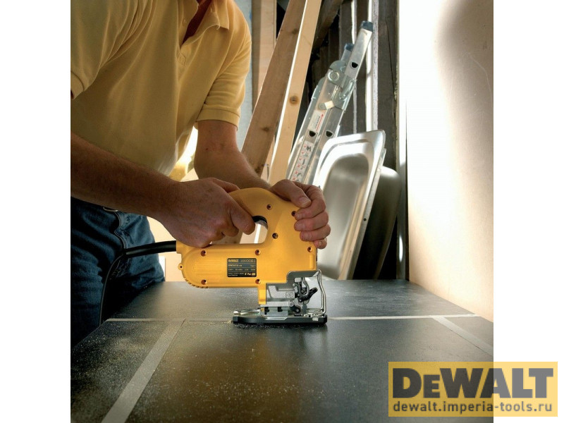 Лобзик с верхней рукояткой DeWALT DW341K, 550 Вт Лобзик с верхней рукояткой DeWALT DW341K, 550 Вт