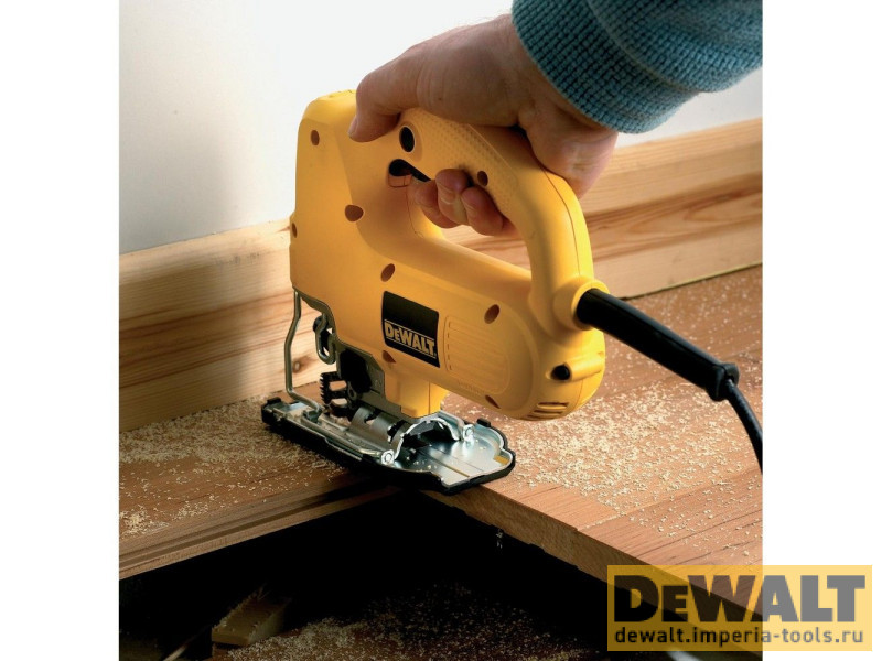 Лобзик с верхней рукояткой DeWALT DW341K, 550 Вт Лобзик с верхней рукояткой DeWALT DW341K, 550 Вт